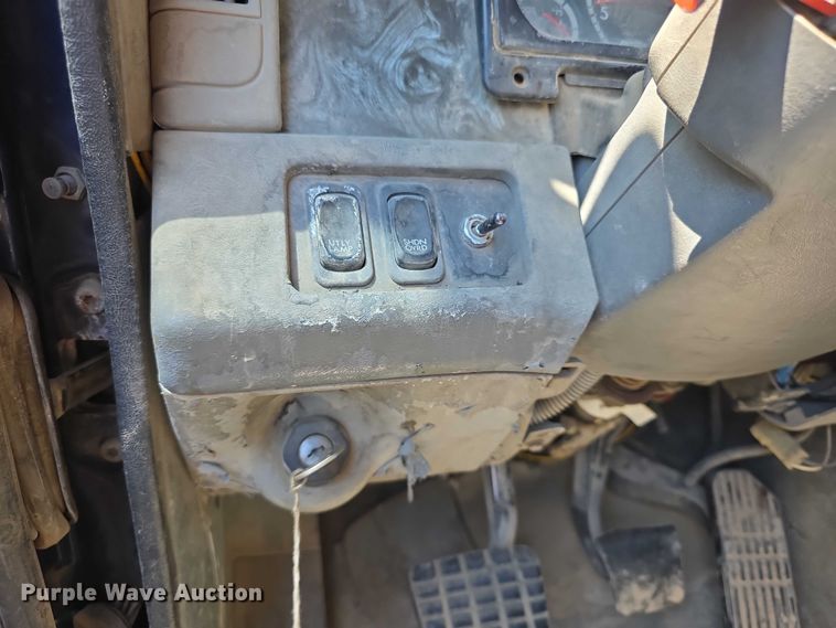 image for item FH6027 2002 Freightliner Columbia semi truck