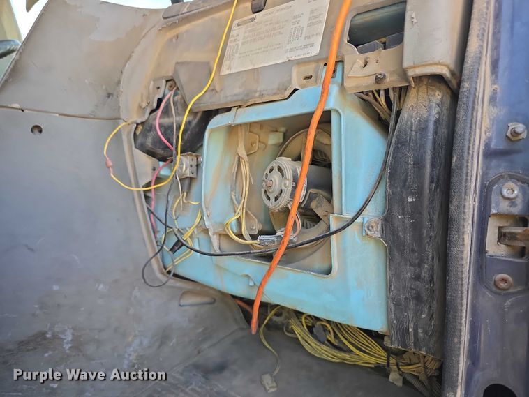 image for item FH6027 2002 Freightliner Columbia semi truck