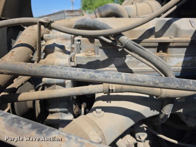 image for item FH6027 2002 Freightliner Columbia semi truck