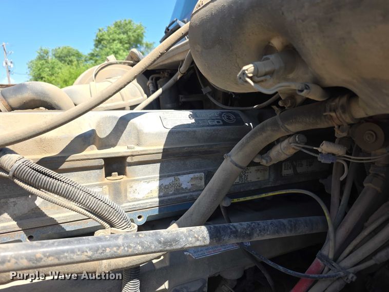 image for item FH6027 2002 Freightliner Columbia semi truck