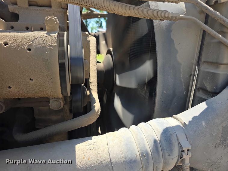 image for item FH6027 2002 Freightliner Columbia semi truck