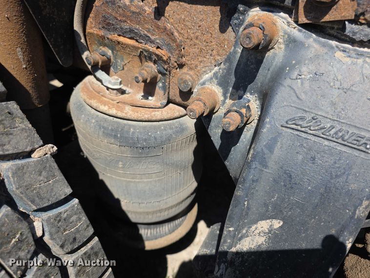 image for item FH6027 2002 Freightliner Columbia semi truck