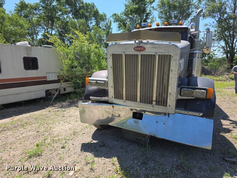 image for item FH6028 1990 Peterbilt 379 semi truck