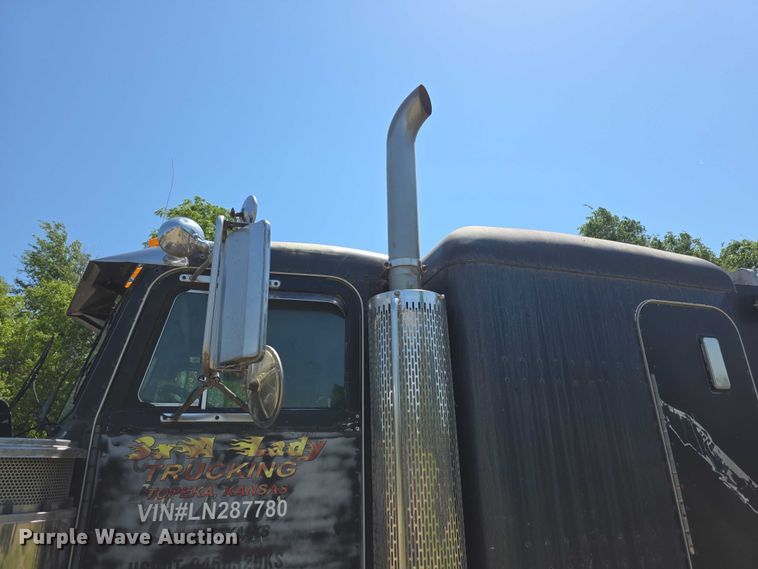 image for item FH6028 1990 Peterbilt 379 semi truck
