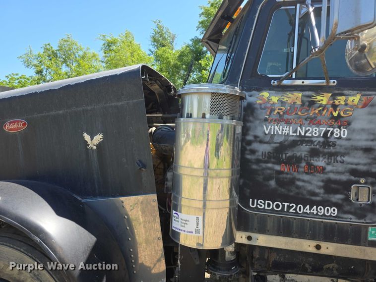 image for item FH6028 1990 Peterbilt 379 semi truck