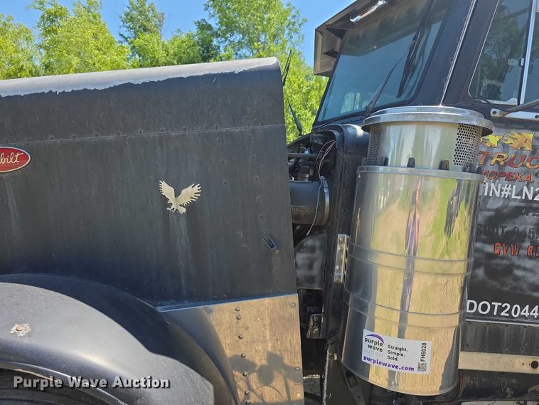 image for item FH6028 1990 Peterbilt 379 semi truck