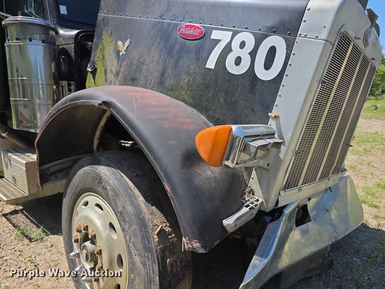 image for item FH6028 1990 Peterbilt 379 semi truck