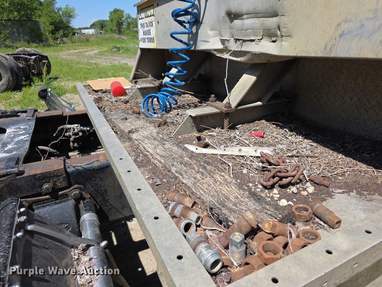 image for item FH6028 1990 Peterbilt 379 semi truck