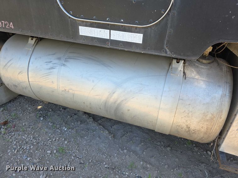 image for item FH6028 1990 Peterbilt 379 semi truck