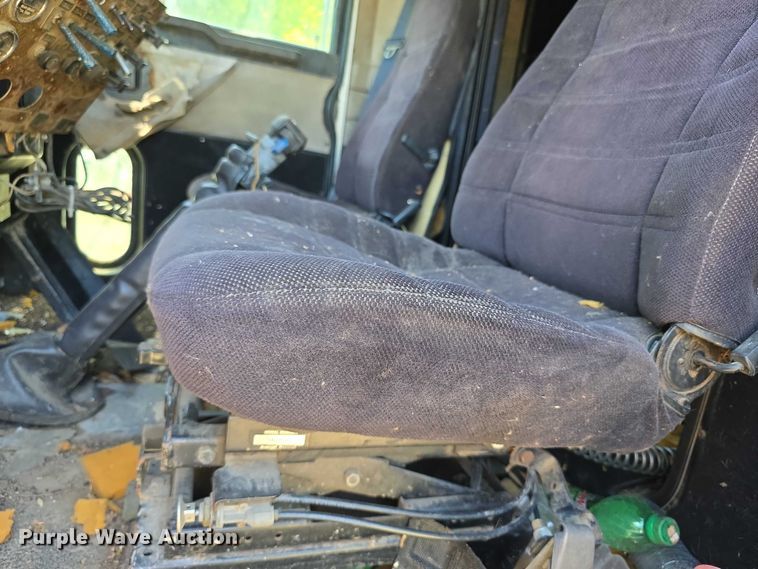 image for item FH6028 1990 Peterbilt 379 semi truck