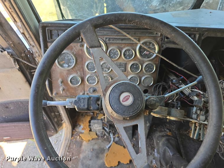 image for item FH6028 1990 Peterbilt 379 semi truck