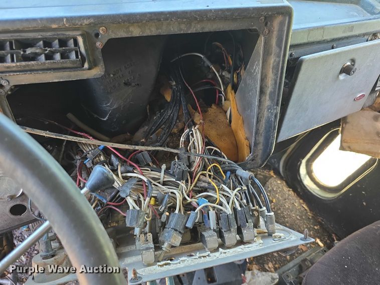 image for item FH6028 1990 Peterbilt 379 semi truck