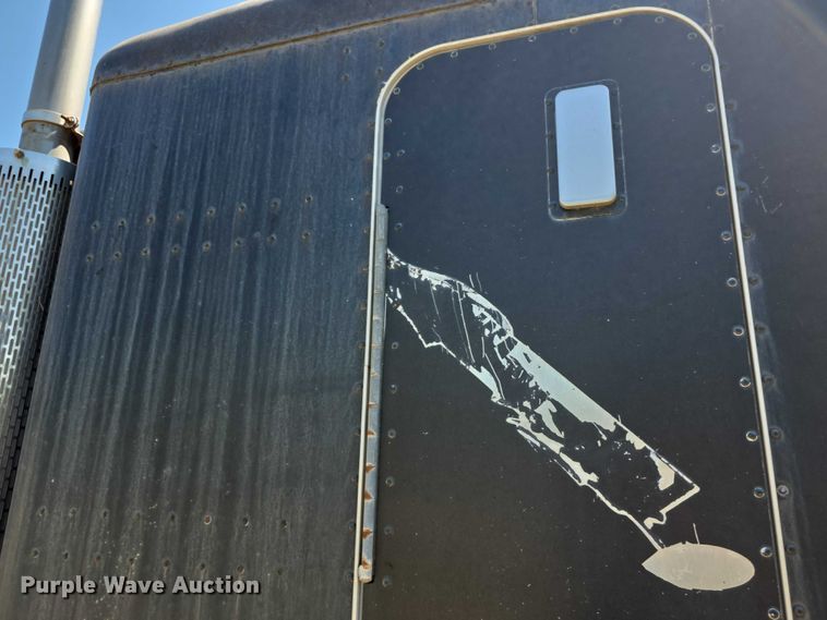 image for item FH6028 1990 Peterbilt 379 semi truck