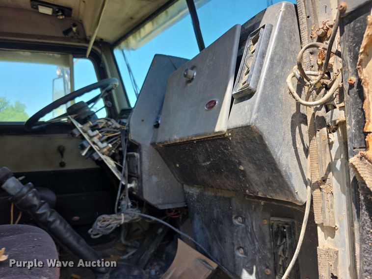 image for item FH6028 1990 Peterbilt 379 semi truck