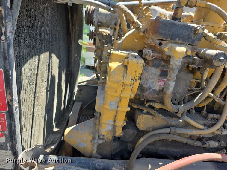 image for item FH6028 1990 Peterbilt 379 semi truck