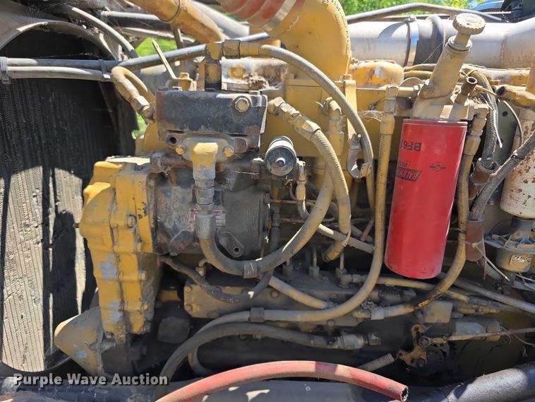 image for item FH6028 1990 Peterbilt 379 semi truck