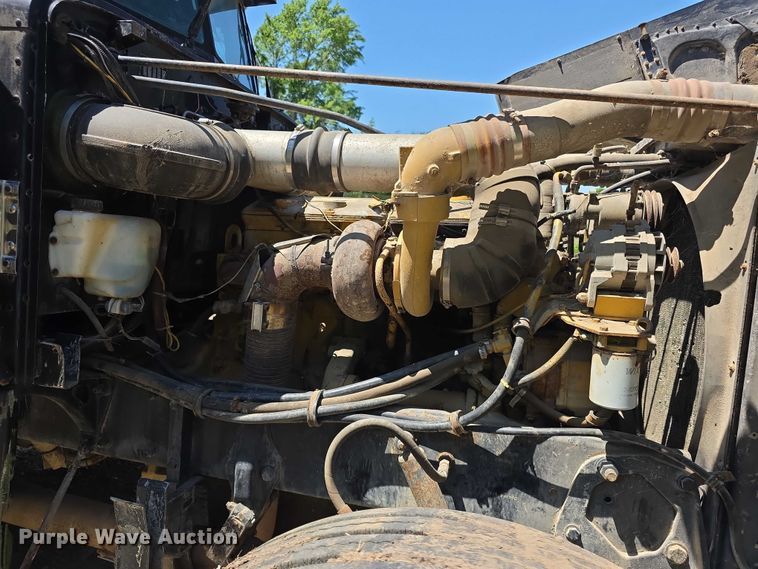 image for item FH6028 1990 Peterbilt 379 semi truck