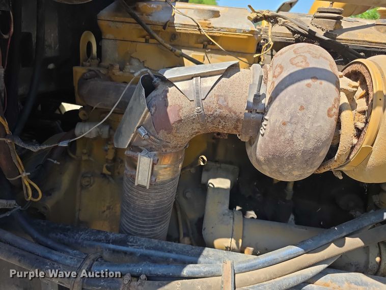 image for item FH6028 1990 Peterbilt 379 semi truck