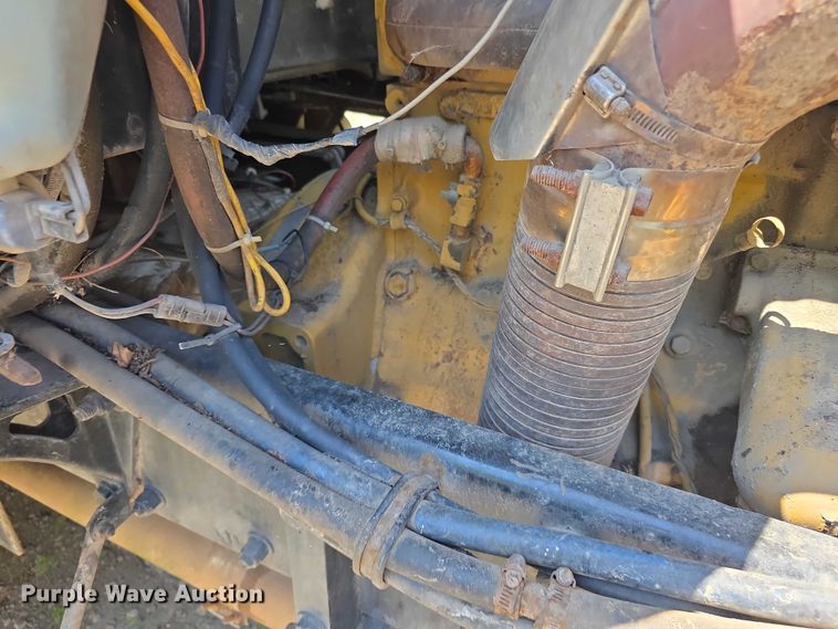 image for item FH6028 1990 Peterbilt 379 semi truck