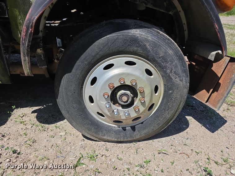 image for item FH6028 1990 Peterbilt 379 semi truck