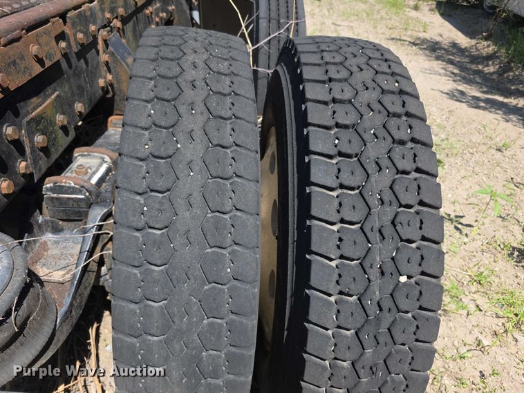 image for item FH6028 1990 Peterbilt 379 semi truck