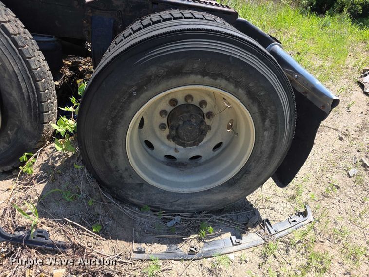 image for item FH6028 1990 Peterbilt 379 semi truck