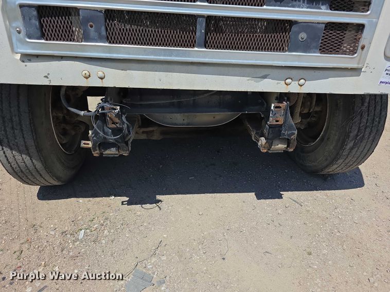 image for item FH6031 1988 International F2275 semi truck