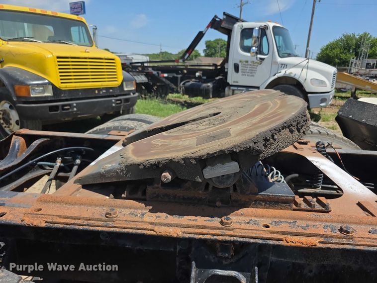 image for item FH6031 1988 International F2275 semi truck