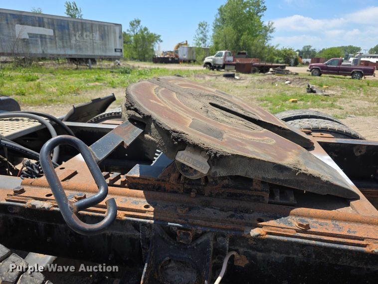 image for item FH6031 1988 International F2275 semi truck