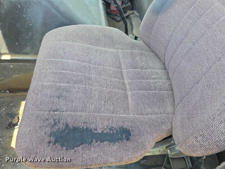 image for item FH6031 1988 International F2275 semi truck