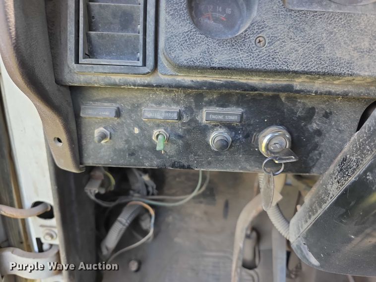 image for item FH6031 1988 International F2275 semi truck