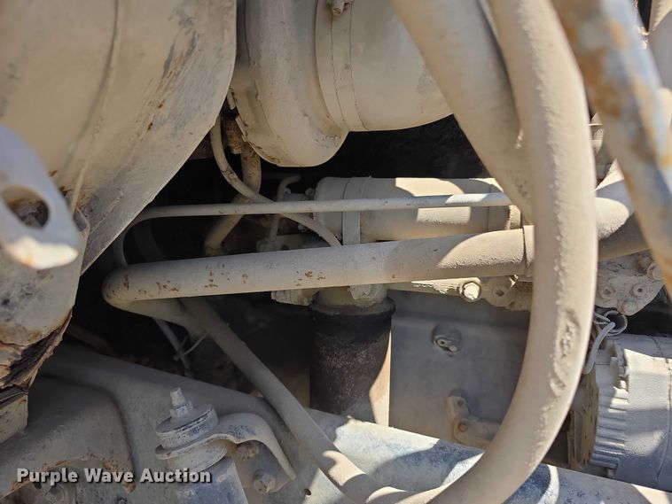 image for item FH6031 1988 International F2275 semi truck