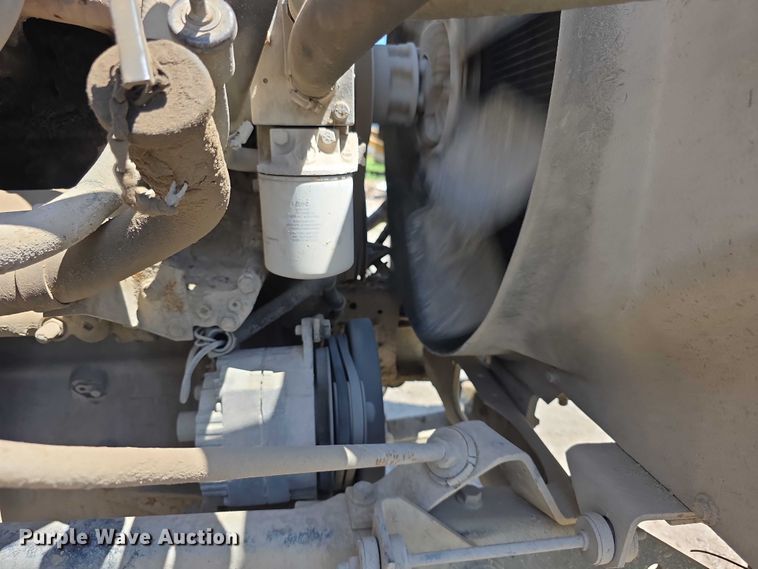 image for item FH6031 1988 International F2275 semi truck