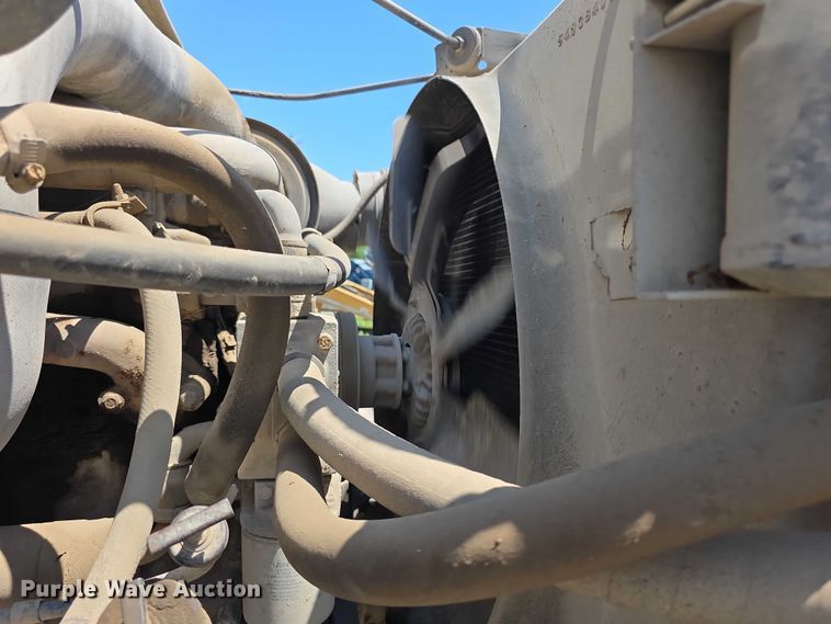 image for item FH6031 1988 International F2275 semi truck