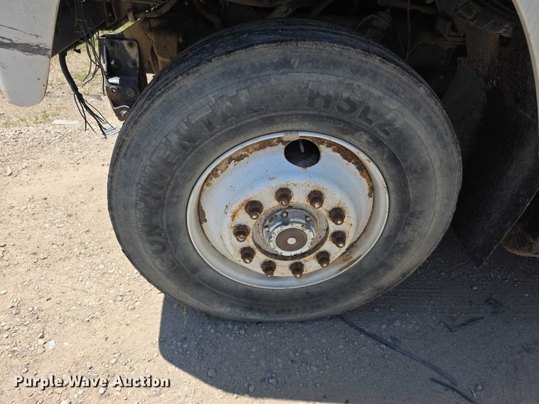 image for item FH6031 1988 International F2275 semi truck