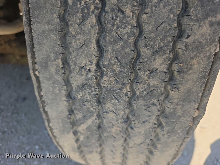 image for item FH6031 1988 International F2275 semi truck