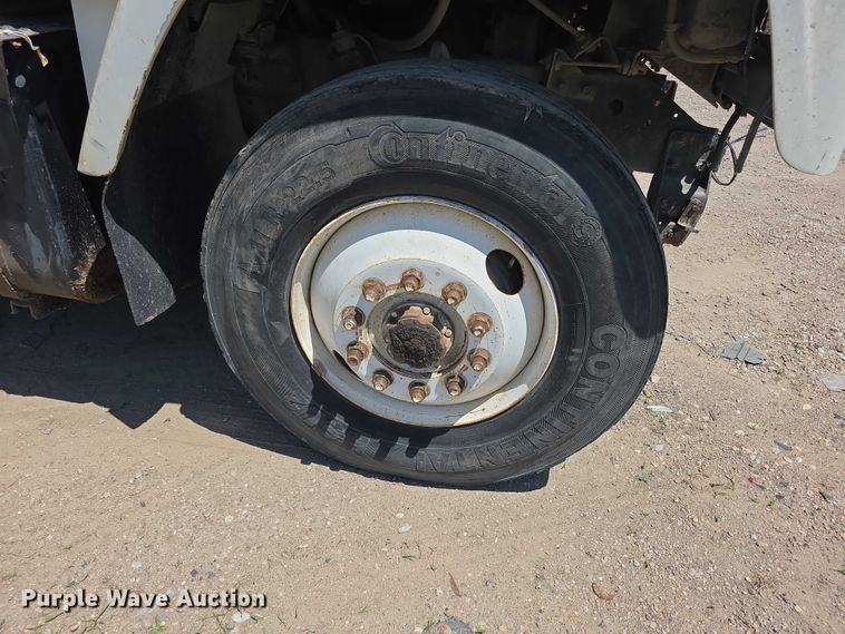 image for item FH6031 1988 International F2275 semi truck