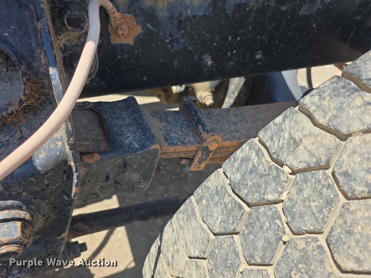 image for item FH6031 1988 International F2275 semi truck