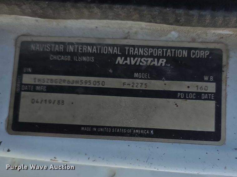 image for item FH6031 1988 International F2275 semi truck