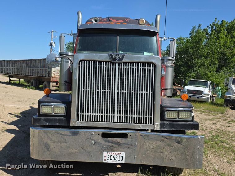 image for item FH6043 1999 Western Star 4900 semi truck