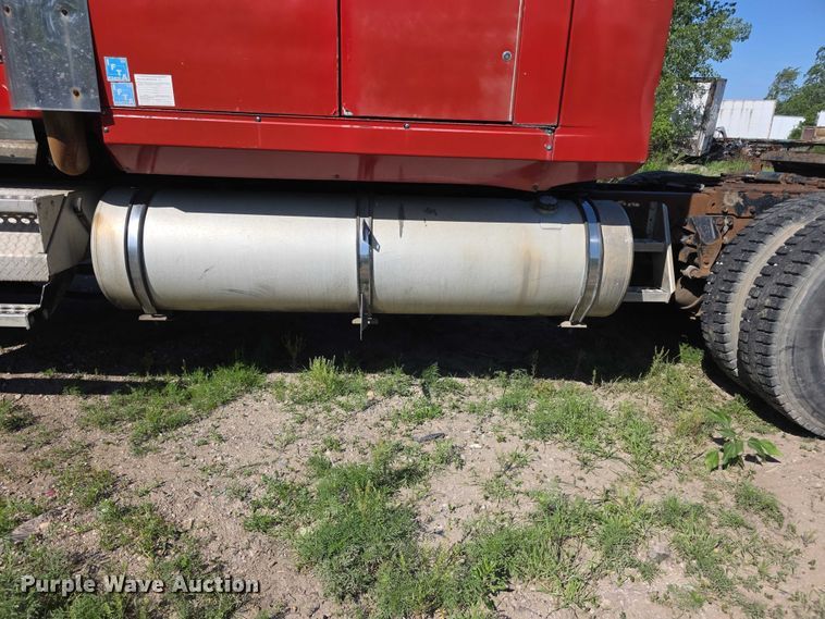 image for item FH6043 1999 Western Star 4900 semi truck