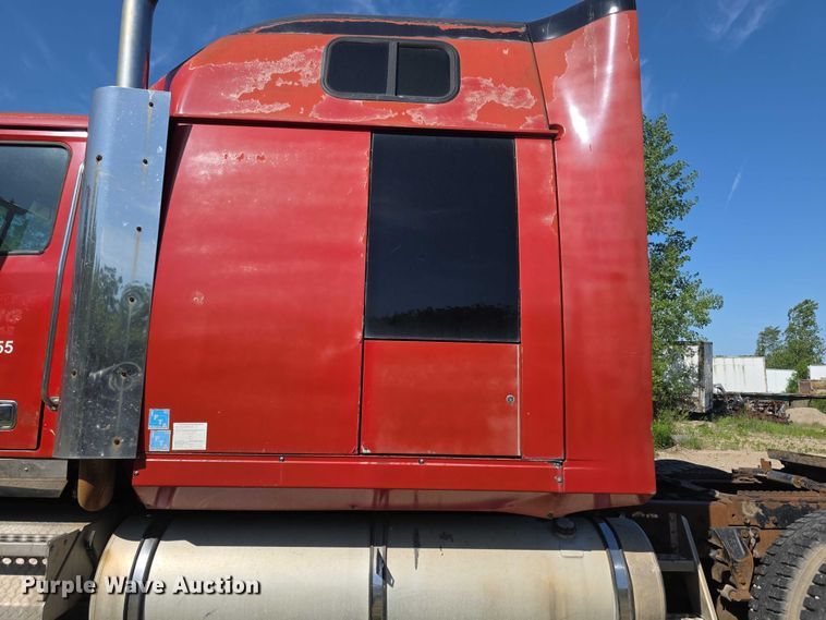 image for item FH6043 1999 Western Star 4900 semi truck