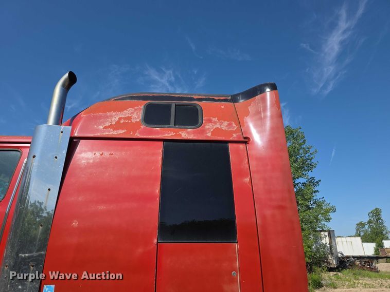 image for item FH6043 1999 Western Star 4900 semi truck