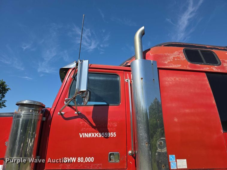 image for item FH6043 1999 Western Star 4900 semi truck
