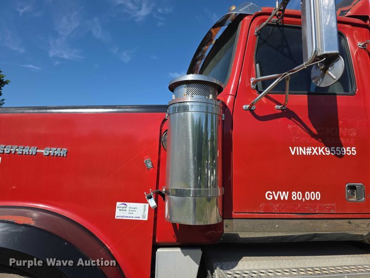 image for item FH6043 1999 Western Star 4900 semi truck