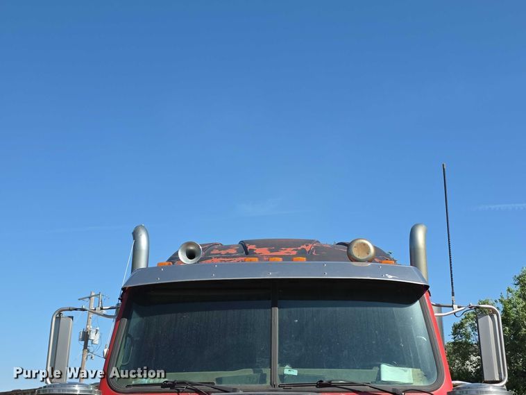 image for item FH6043 1999 Western Star 4900 semi truck