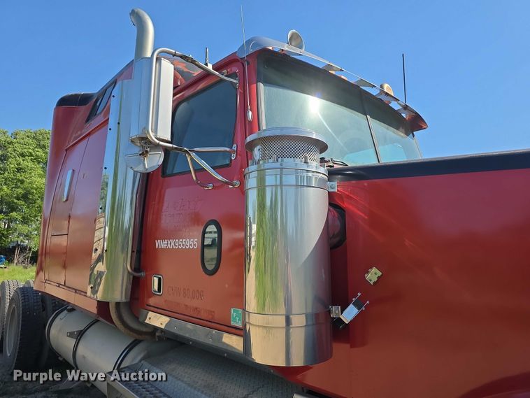 image for item FH6043 1999 Western Star 4900 semi truck