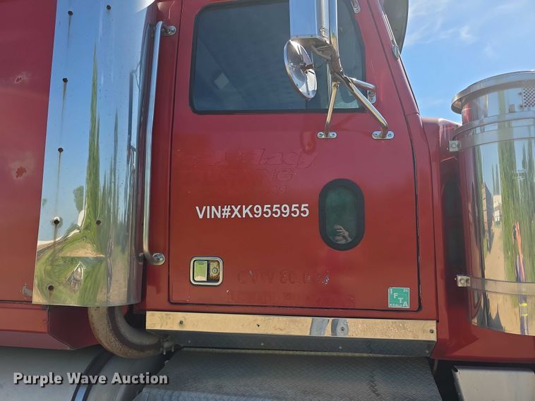 image for item FH6043 1999 Western Star 4900 semi truck
