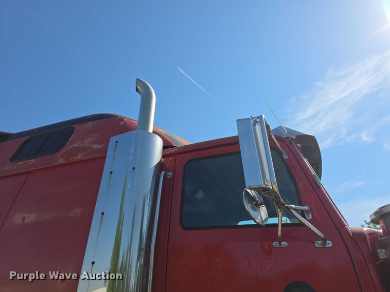 image for item FH6043 1999 Western Star 4900 semi truck
