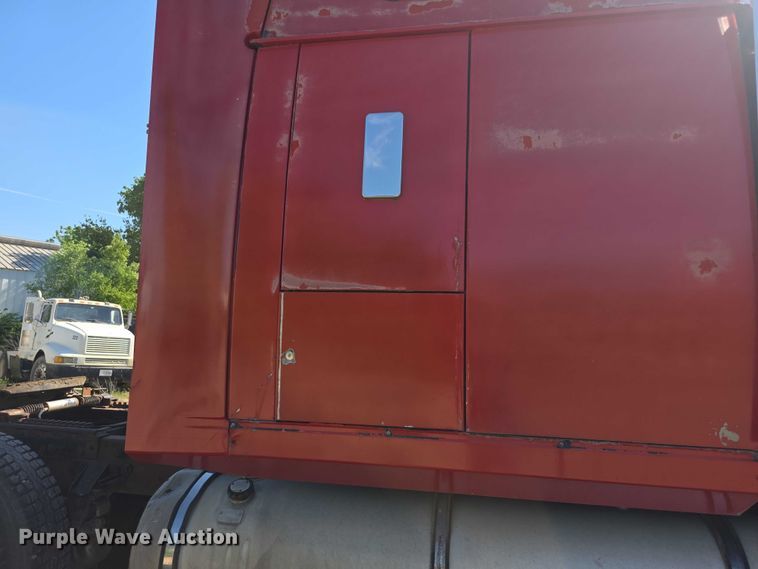 image for item FH6043 1999 Western Star 4900 semi truck